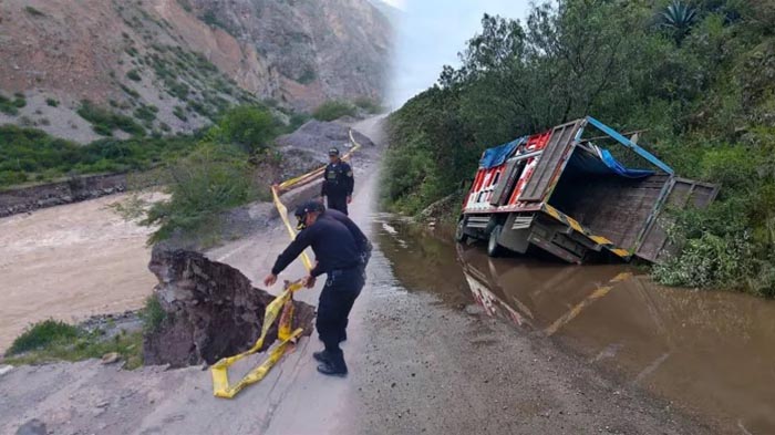 Ayacucho: desborde del río Mantaro continúa afectando la ruta a Huancayo